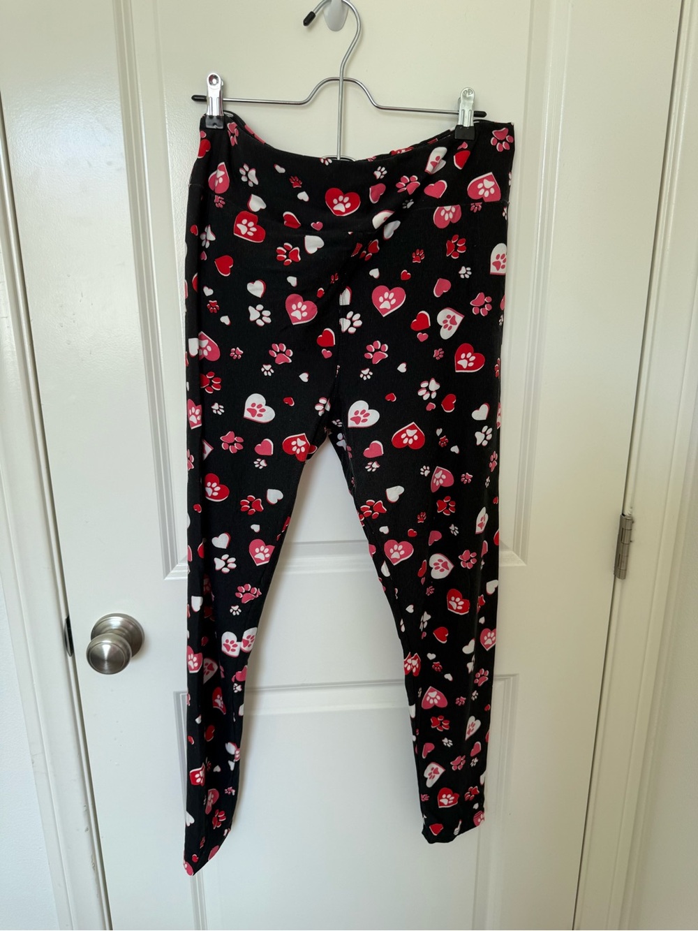 LuLaRoe TC: Valentine’s Black Leggings with Pink & Red Hearts and Paw Prints